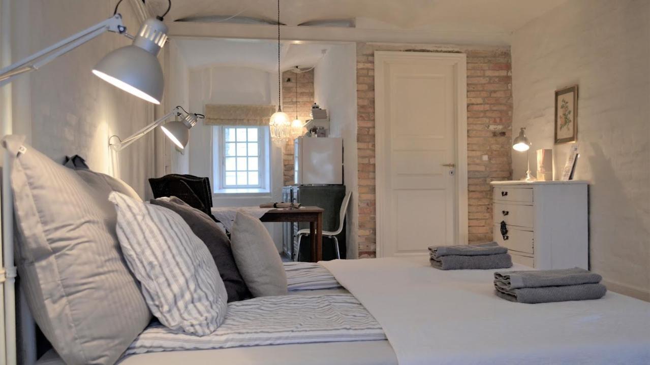 Store Ejlstrup Bed & Breakfast Odense Exterior photo